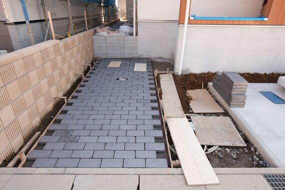 エクステリア工事中の現場